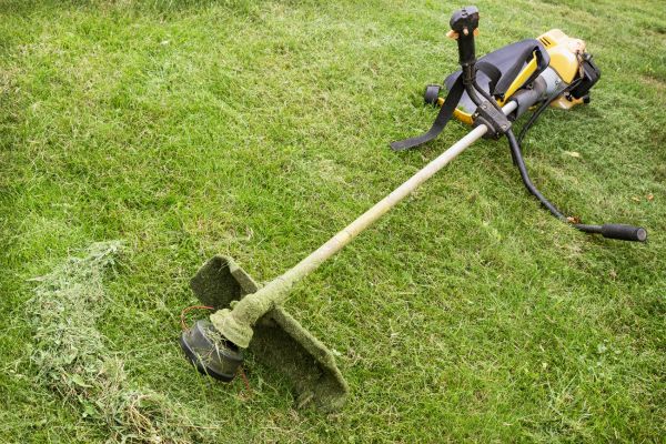 Cost of Hillside Weed Whacking in Jefferson City